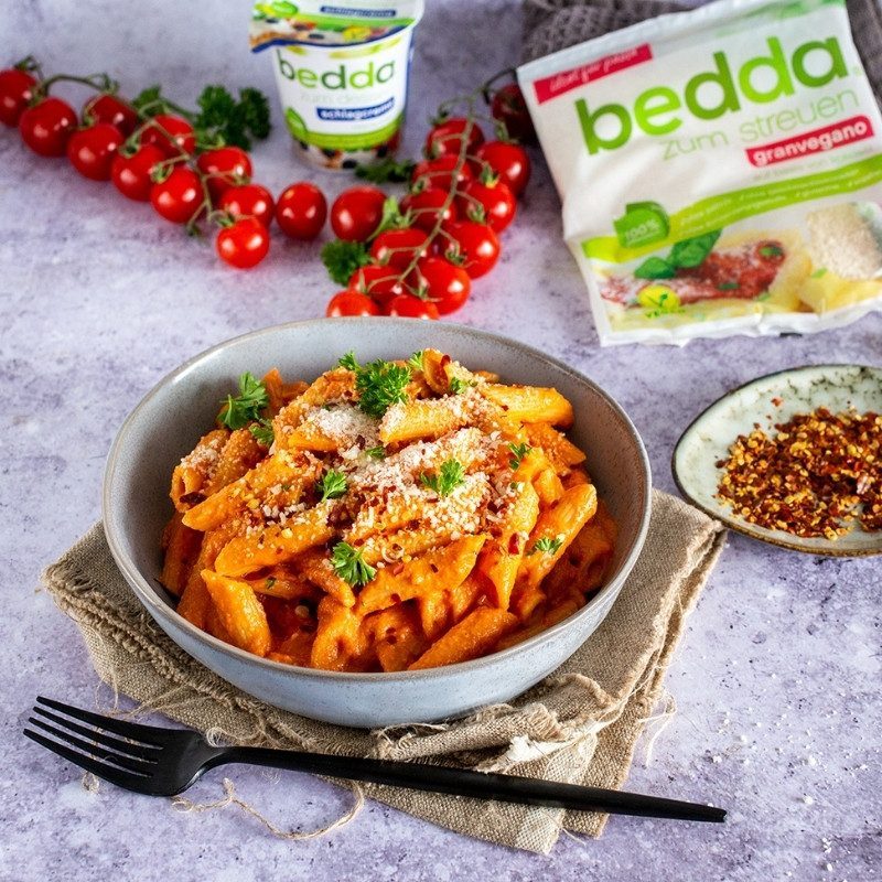 Pasta mit veganer Tomaten-Sahnesauce