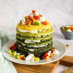 Vegane herzhafte Pfannkuchen im Ombre-Style