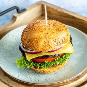 Veganer gegrillter Portobello-Burger