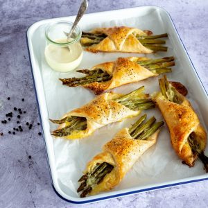 Vegane eingerollte Spargel