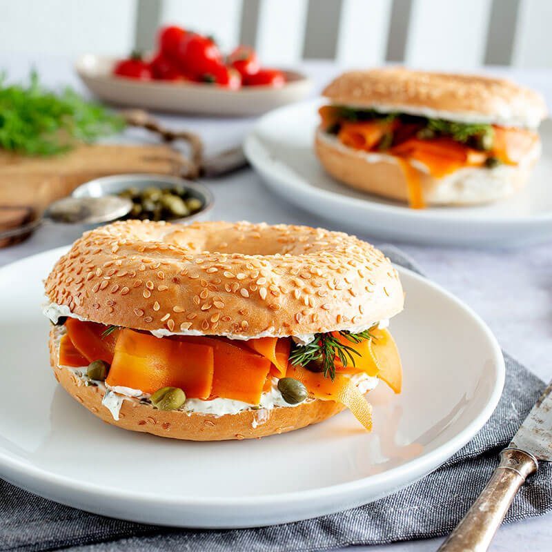 Bagel mit veganem Lachs